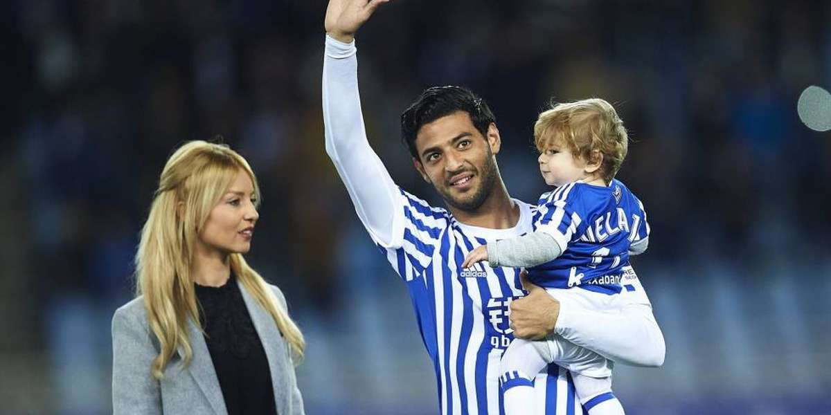 C Mo Se Viste La Esposa De Carlos Vela Cuando Va Al Estadio