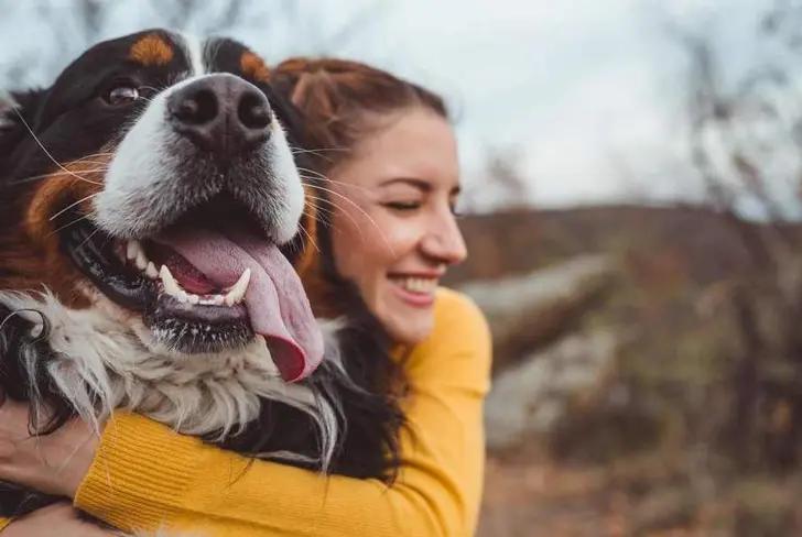 Perro y su dueña felices / Foto:&nbsp;Milenio