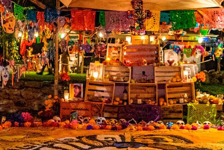 Altares de Día de Muertos