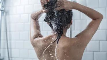 Mujer Bañándose (Foto: Istock)