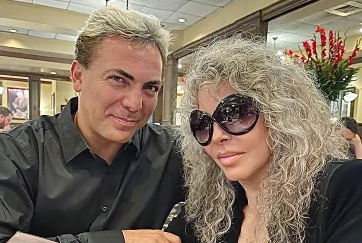 Cristian Castro junto a su madre Verónica Castro. (Foto: El Heraldo)