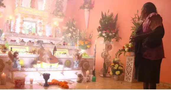 Altar de Día de muertos. (Foto: Expasion)