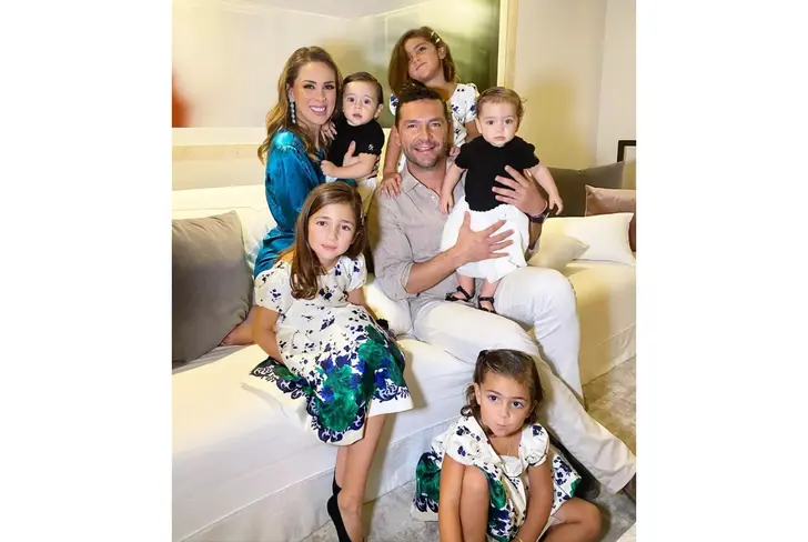 Jacky Bracamontes, Martín Fuentes y su familia / Foto: Quién