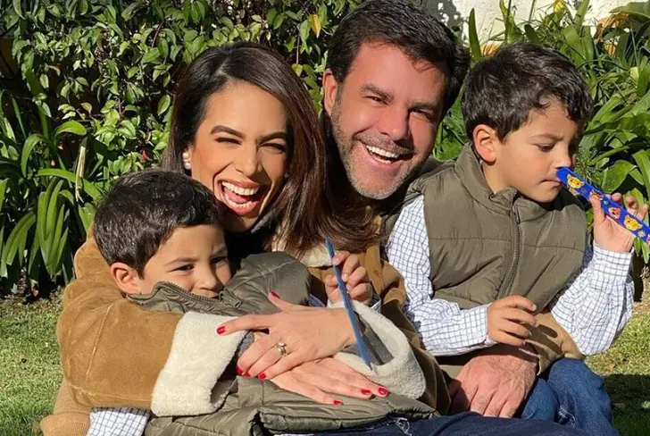 Biby Gaytán, Eduardo Capetillo y sus hijos Manuel y Daniel / Foto: Quien