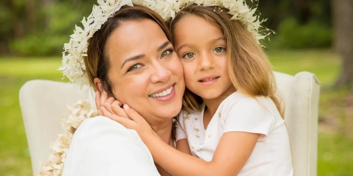 Adamari López junto a su hija 