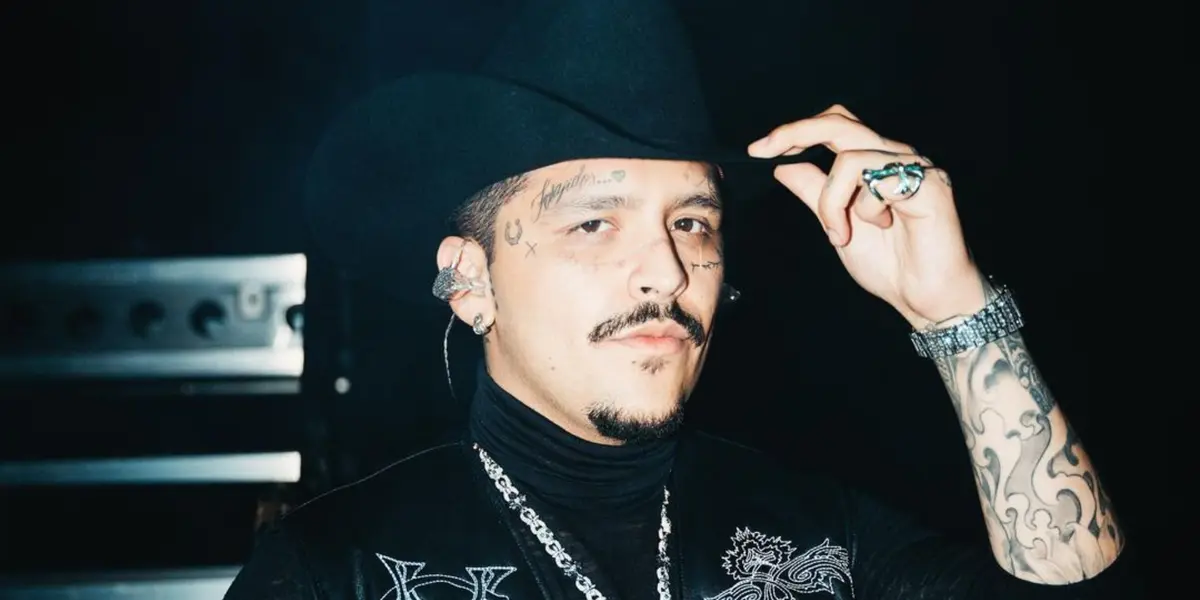 Así luce el rostro de Christian Nodal ahora que se quitó los tatuajes