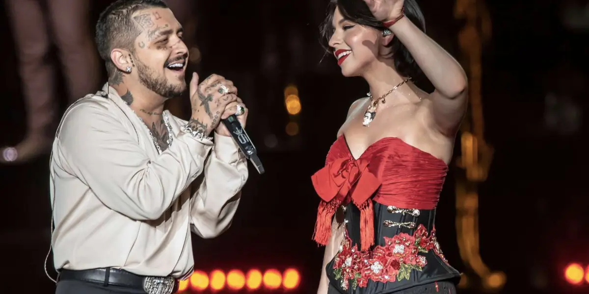 Christian Nodal y Ángela cantando. (Foto: El Universo)