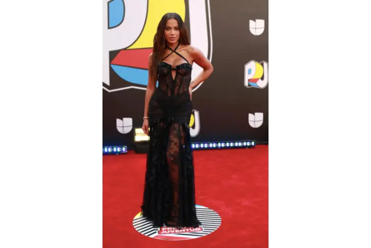 Outfit de la cantante Annita en los Premios Juventud