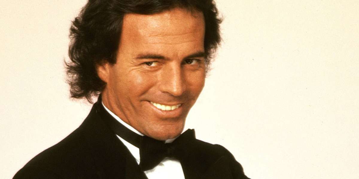 A través de una canción Julio Iglesias dejó un mensaje oculto para su ex