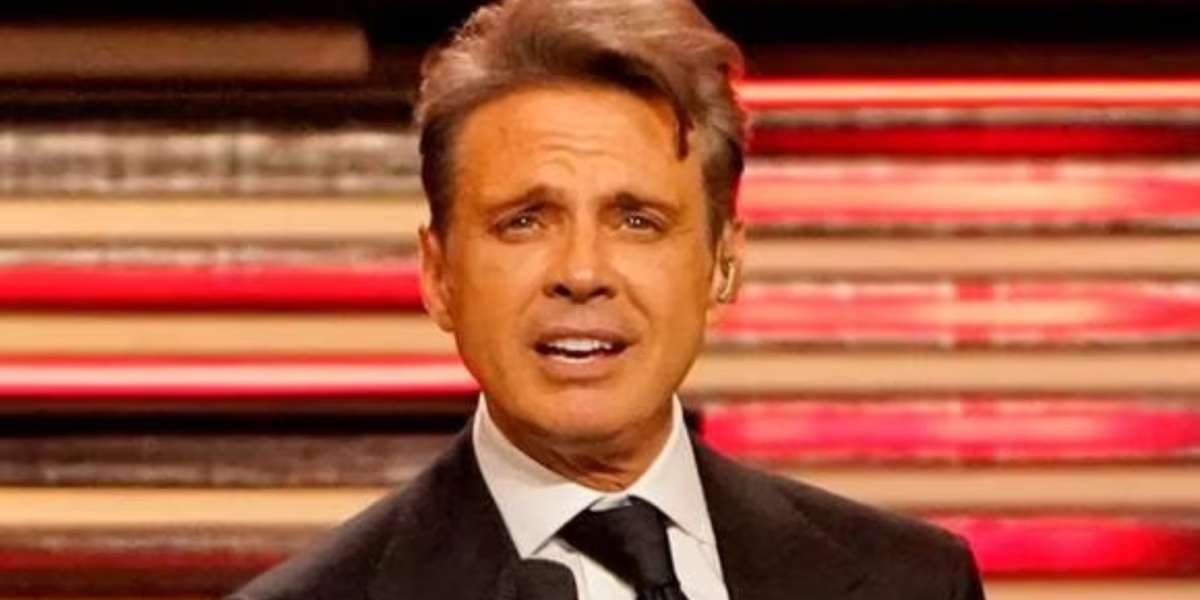 Luis Miguel Regaló A Sus Fans Las Toallas Que Usó En Su Show De Las Vegas 0967