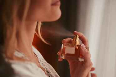 Estos son los perfumes de mujer que te ayudarán a volver locos a los hombres