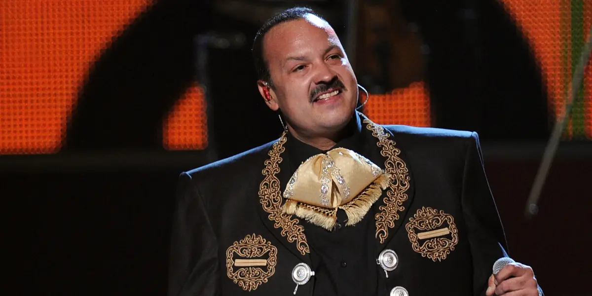 Pepe Aguilar cantando (Foto: Telemundo)