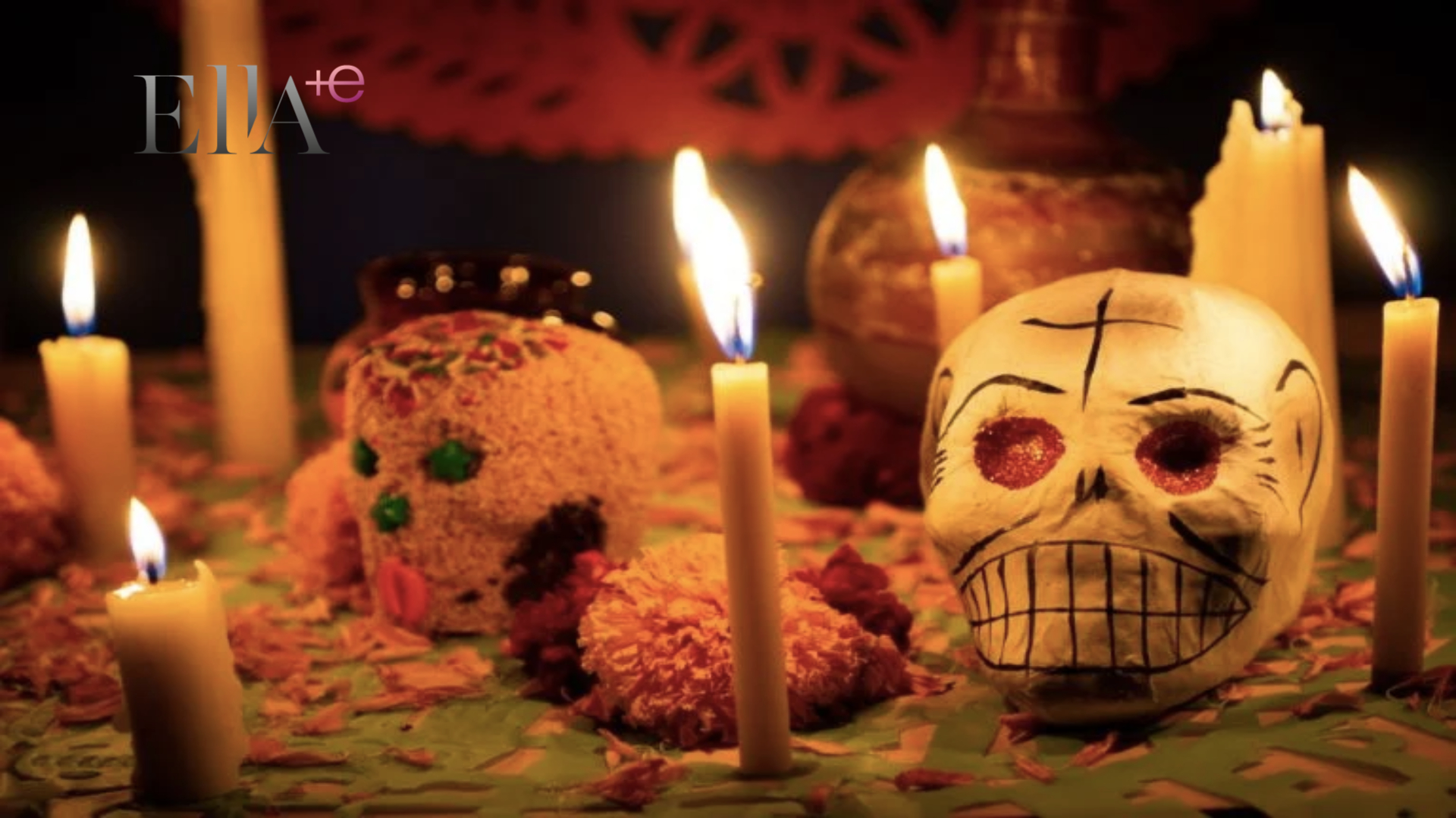 ¿Qué simbolizan las velas en el Día de Muertos?